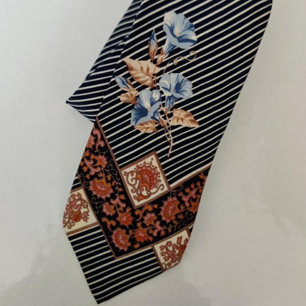 🇨🇦 Charles Jourdan Paris silk tie